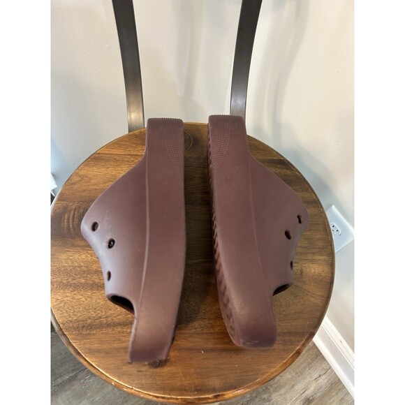 Crocs Womens Platform Size 9 Sandals Burgundy Slide Open Toe Beach Comfort - Picture 3 of 7